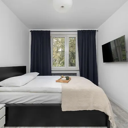 Spacious In Cracow With Balcony, Desk And Bathtub By Renters 아파트 *