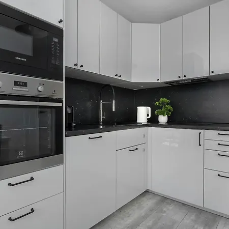 Διαμέρισμα Spacious In Cracow With Balcony, Desk And Bathtub By Renters *