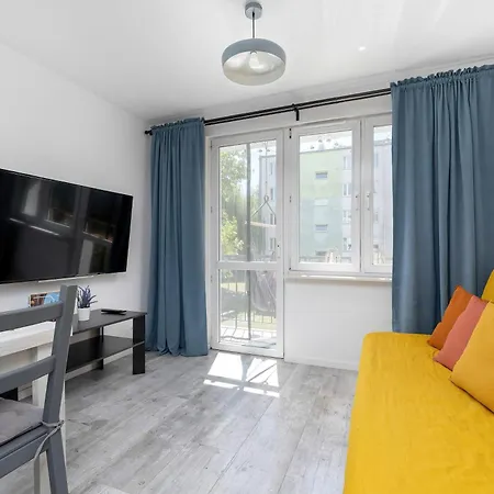 Spacious In Cracow With Balcony, Desk And Bathtub By Renters * 크라쿠프