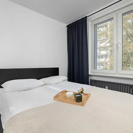 Spacious In Cracow With Balcony, Desk And Bathtub By Renters Διαμέρισμα Krasków
