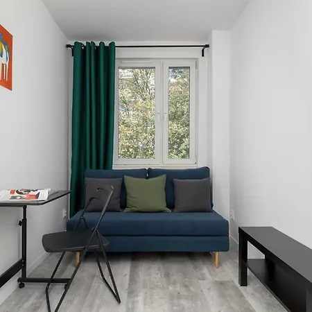 Spacious In Cracow With Balcony, Desk And Bathtub By Renters Διαμέρισμα Krasków