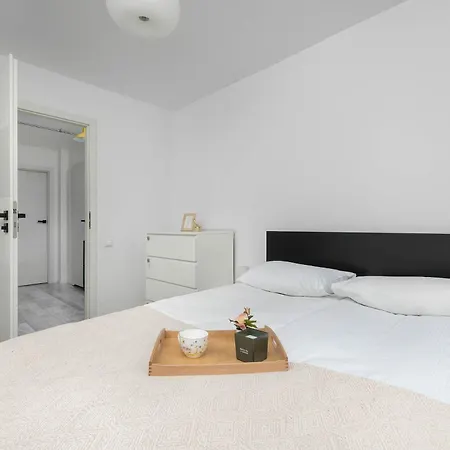 Spacious In Cracow With Balcony, Desk And Bathtub By Renters 아파트 *