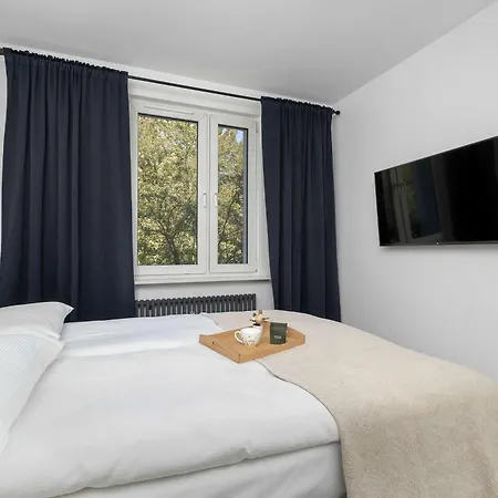 Spacious In Cracow With Balcony, Desk And Bathtub By Renters * 크라쿠프